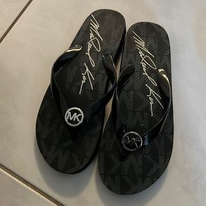 Michael kors flip flops